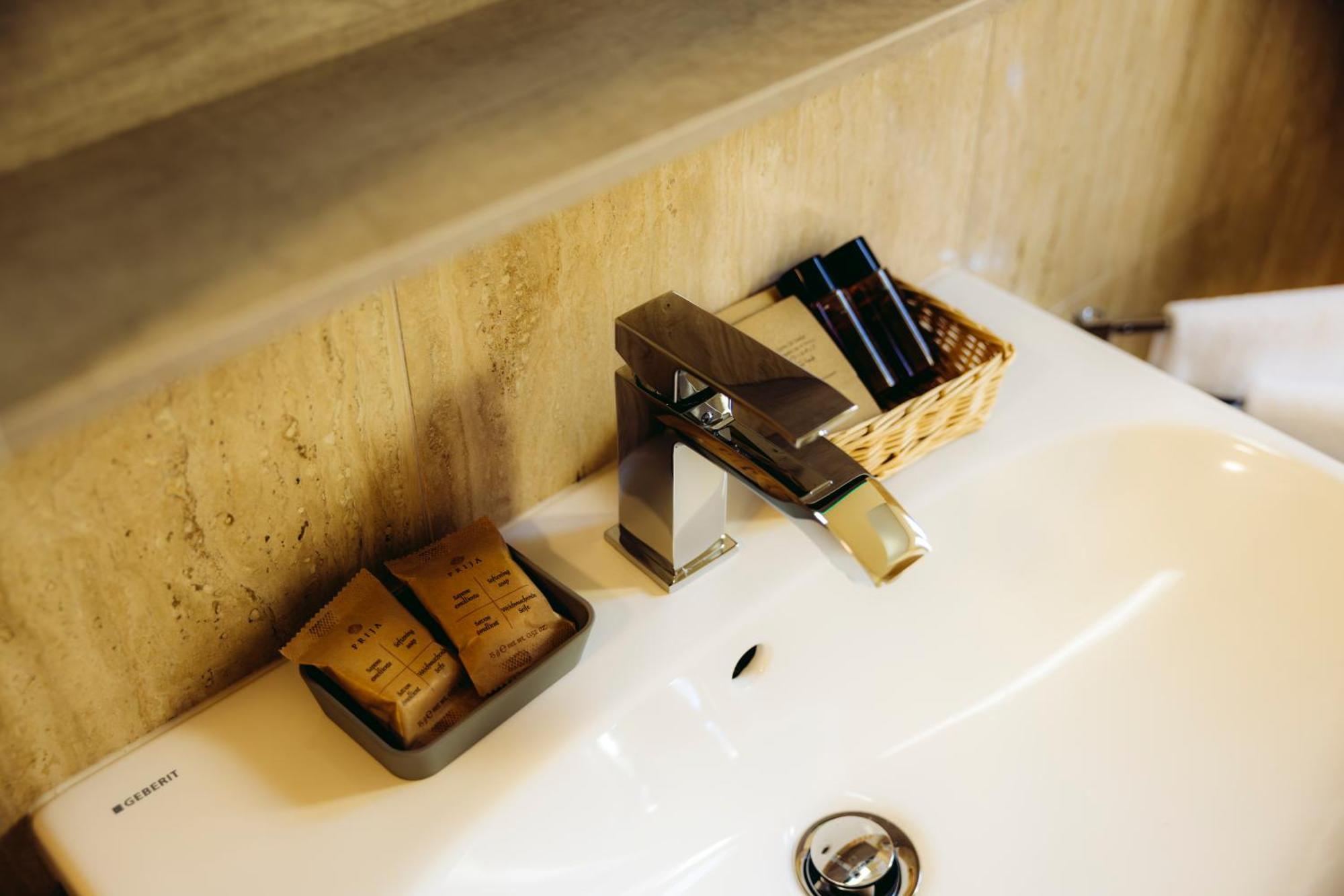 Eap Suites, Верона Екстериор снимка